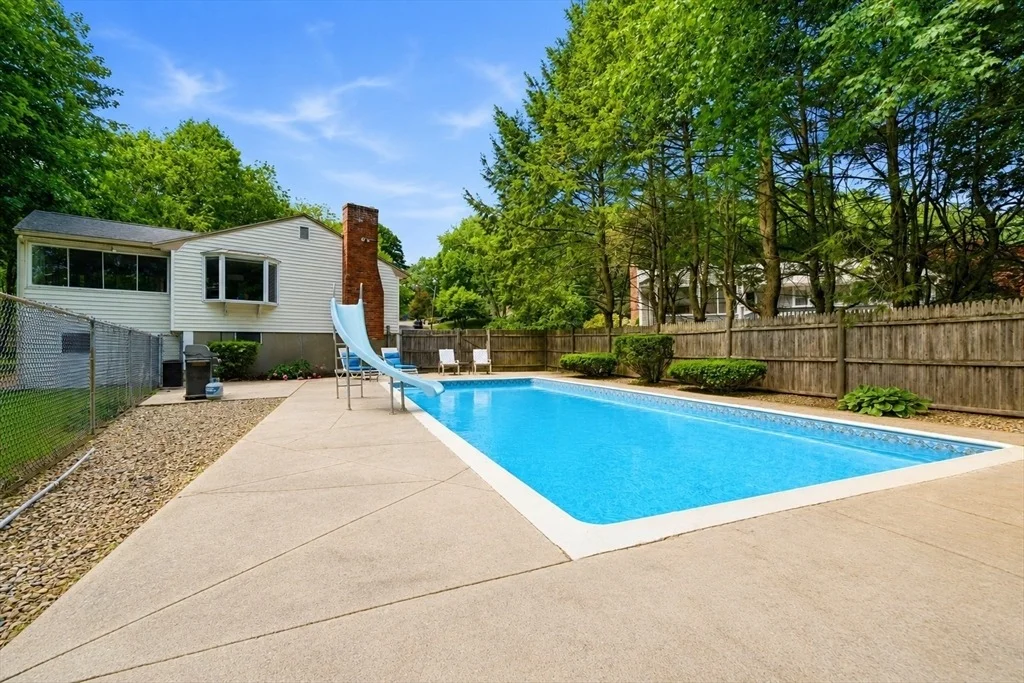 Photo of 10 Richardson Cir