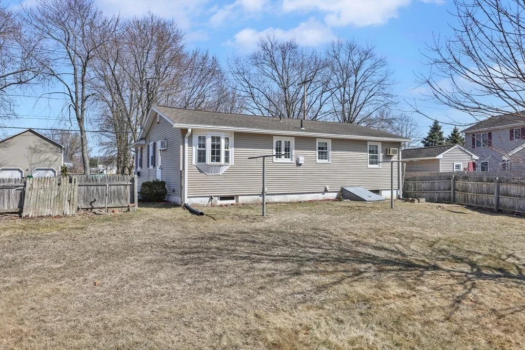Photo of 380 Old Field Rd