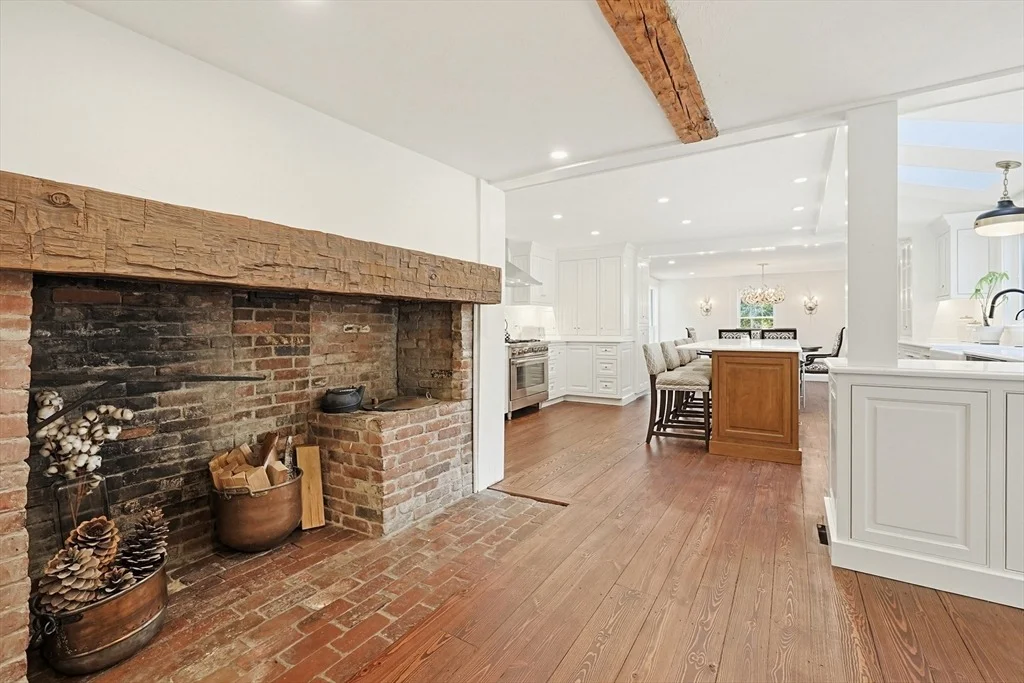 Photo of 122 Great Plain Ave