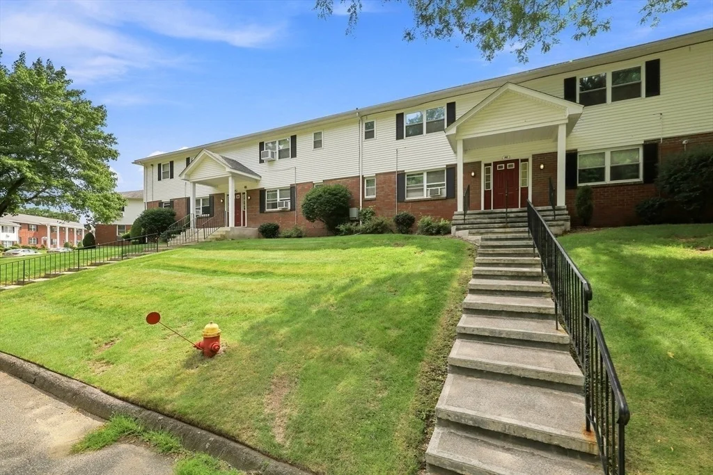 Photo of Unit C at 90 Colonial Cir