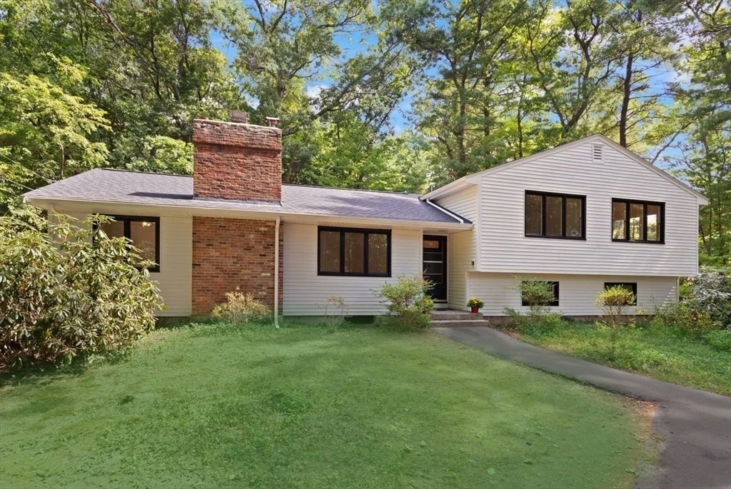 Photo of 20 Algonquin Rd