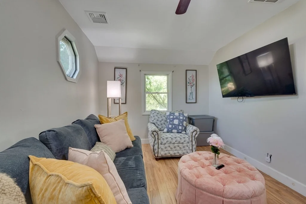 Photo of 254 Lakeside Road
