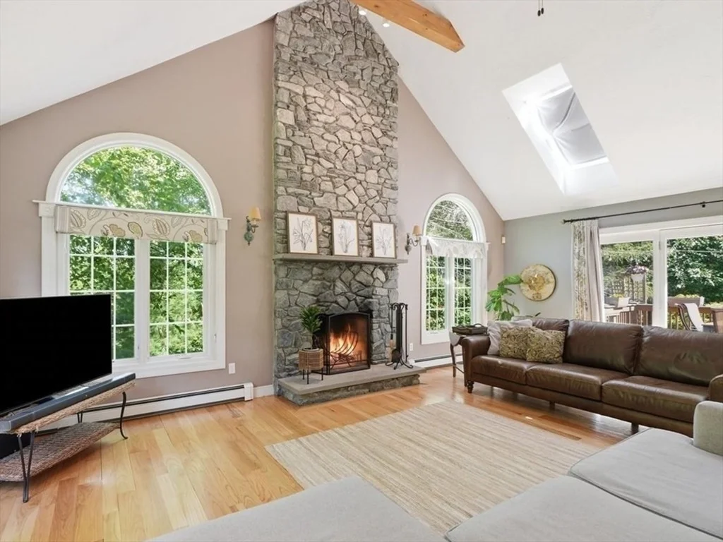 Photo of 2 Blackthorne Lane