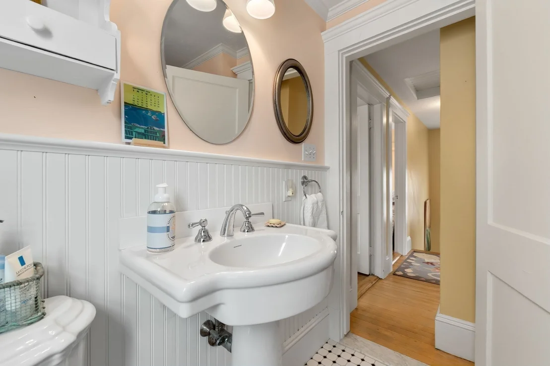 Photo of 10 Giddings Avenue