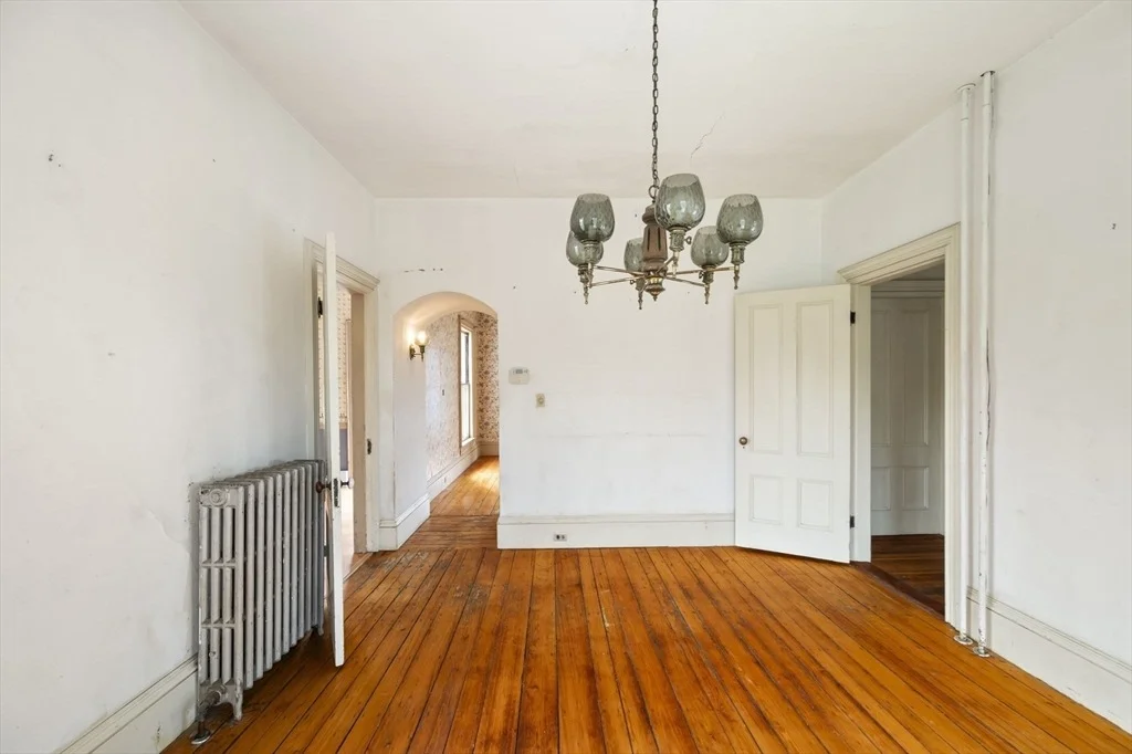 Photo of 327 East St