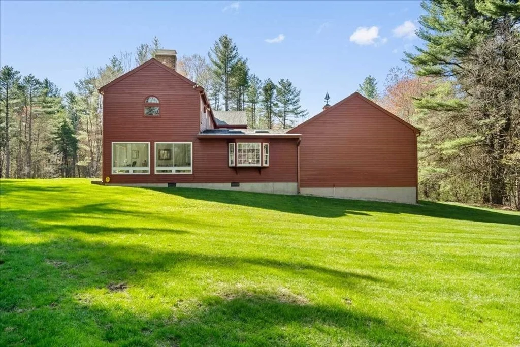 Photo of 9 Bay Path Dr