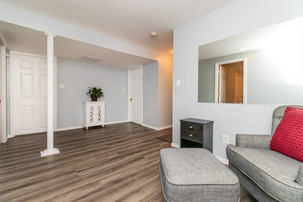 Photo of 89 Fernandez Cir