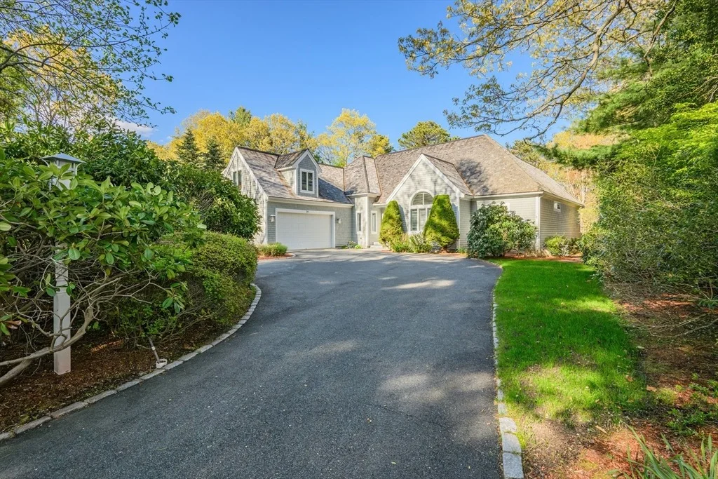 Photo of 131 Dunrobin Road
