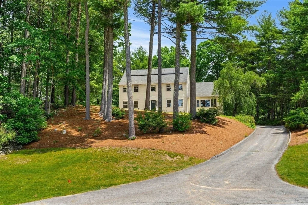 Photo of 18 Equestrian Dr