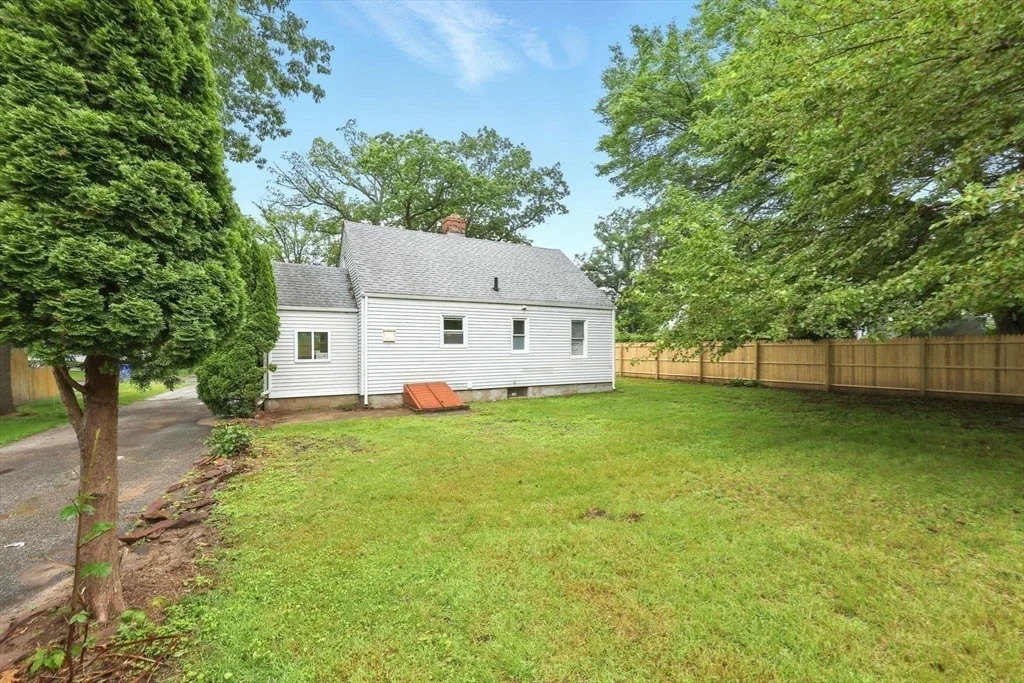 Photo of 147 Quaker St