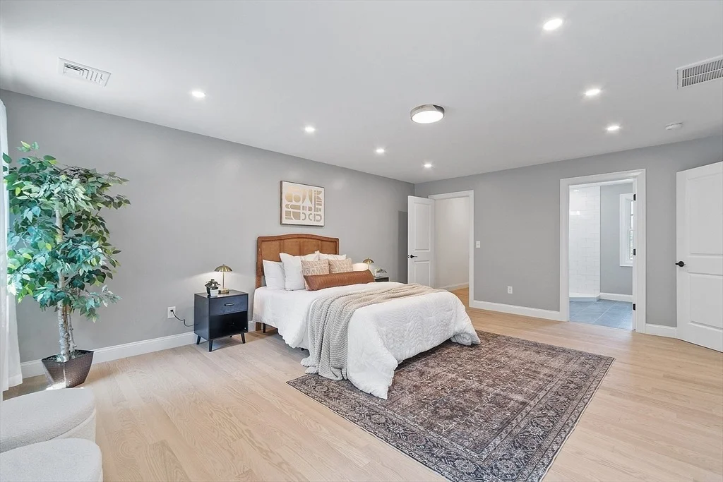 Photo of 383 Delano Rd