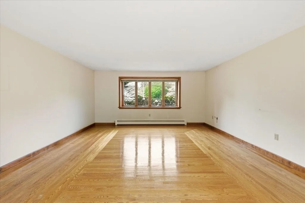 Photo of 6 Hoover Rd