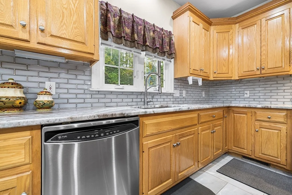 Photo of 71 Bay Path Rd