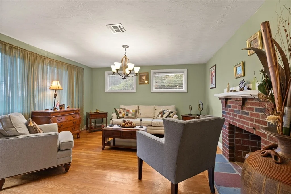 Photo of 27 Edison Avenue