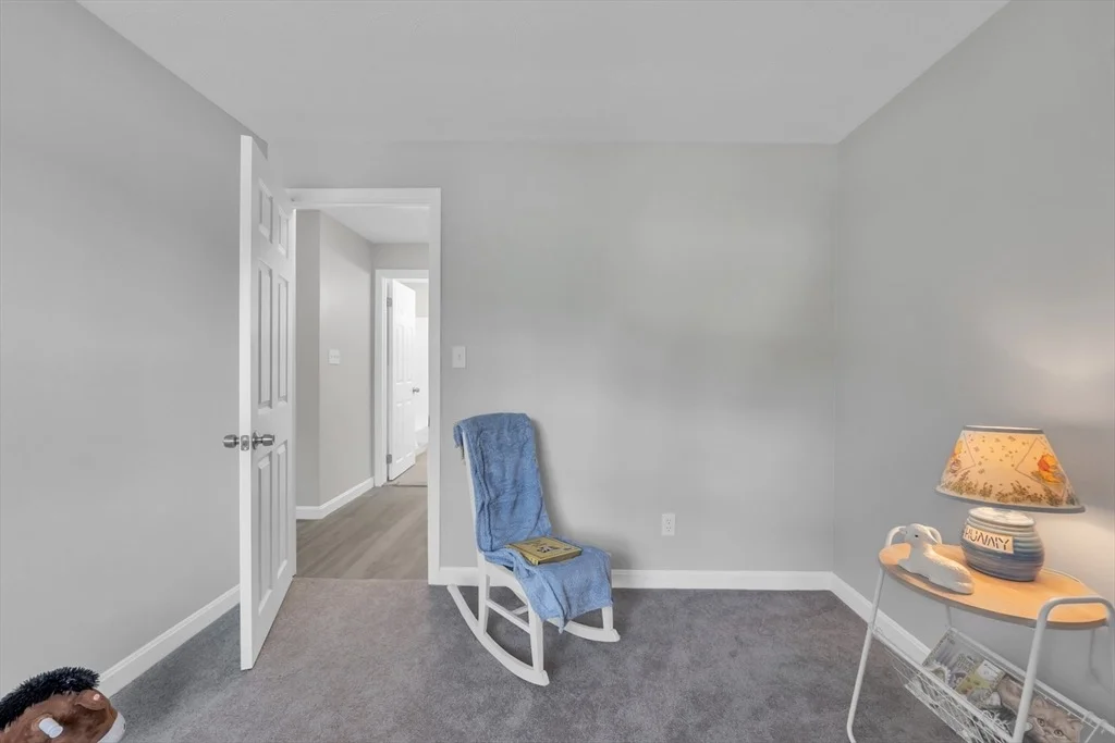 Photo of 33 Ruthellen Rd