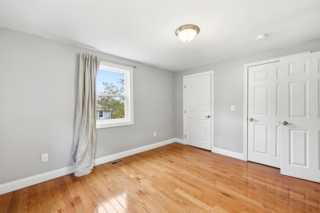 Photo of 1185 Bay Road