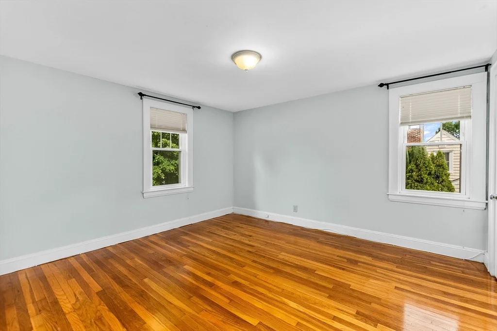 Photo of 862 Pleasant Street