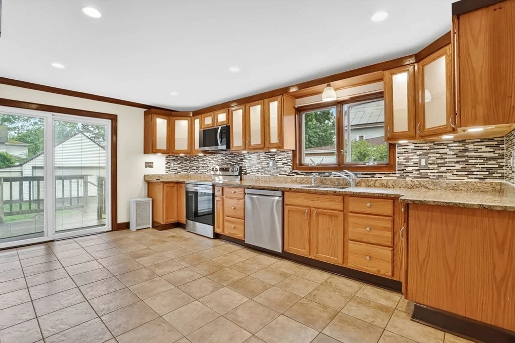 Photo of 33 Olmsted Dr