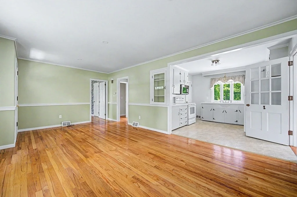 Photo of 355 Boston Rd