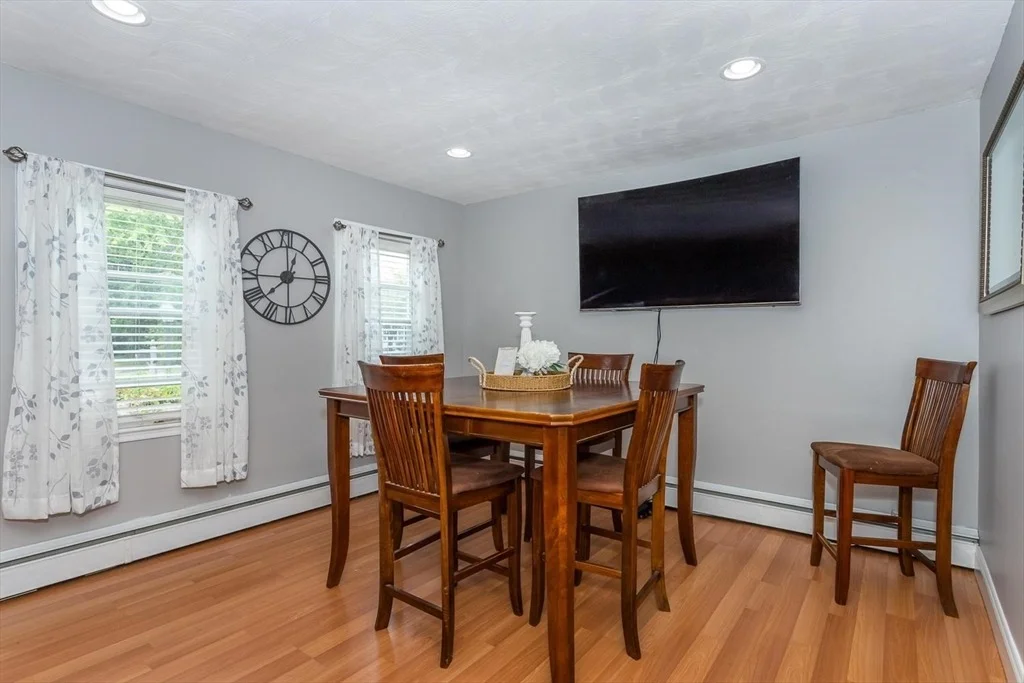Photo of 10 Cedarcrest