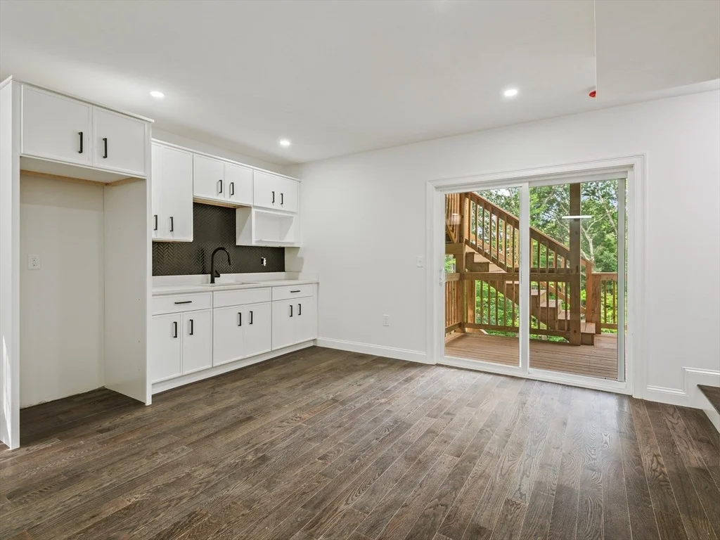 Photo of Unit 422 at 422 Granite Street