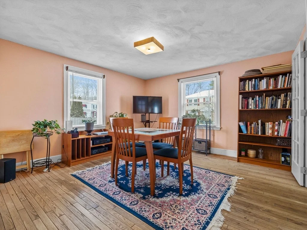 Photo of 6 Newcroft Cir