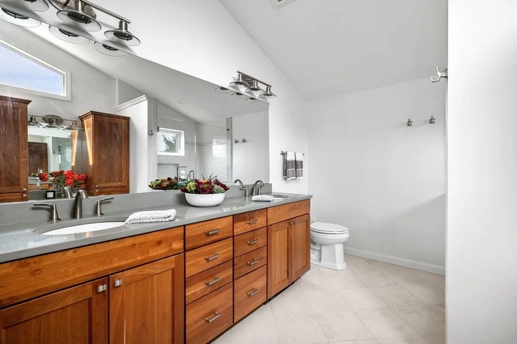 Photo of 170 Beacon St