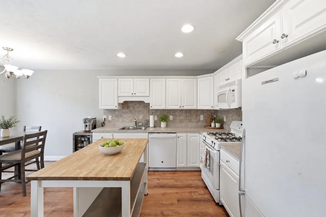 Photo of Unit B at 42 Longview Cir