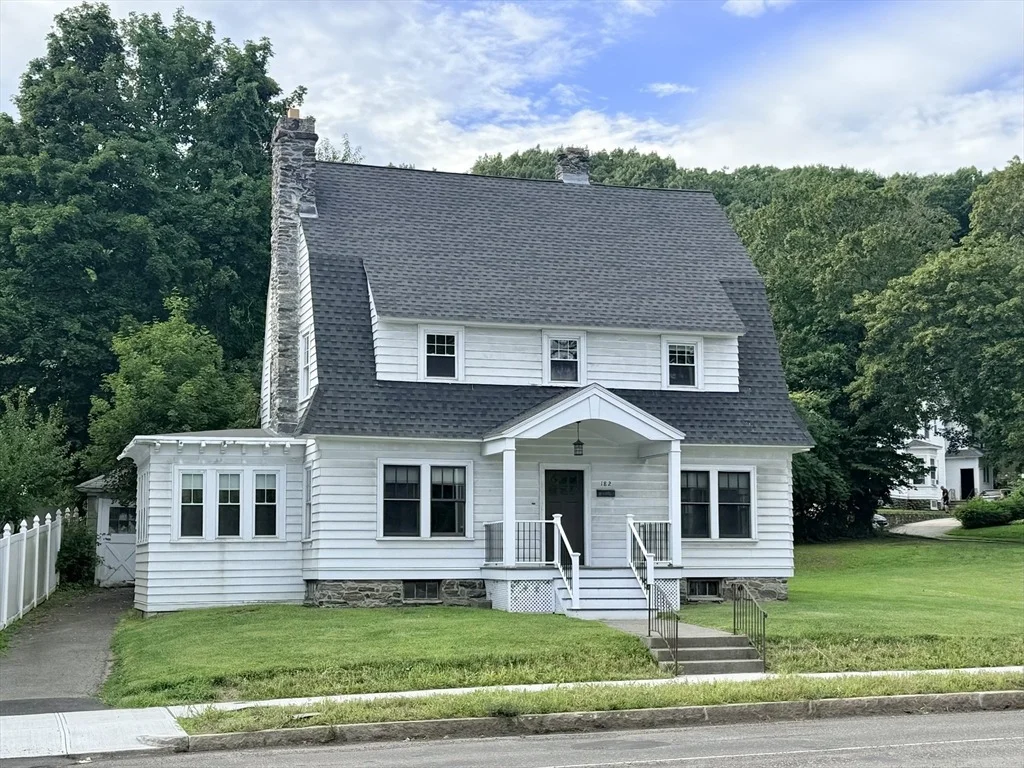 Photo of 182 Park Ave