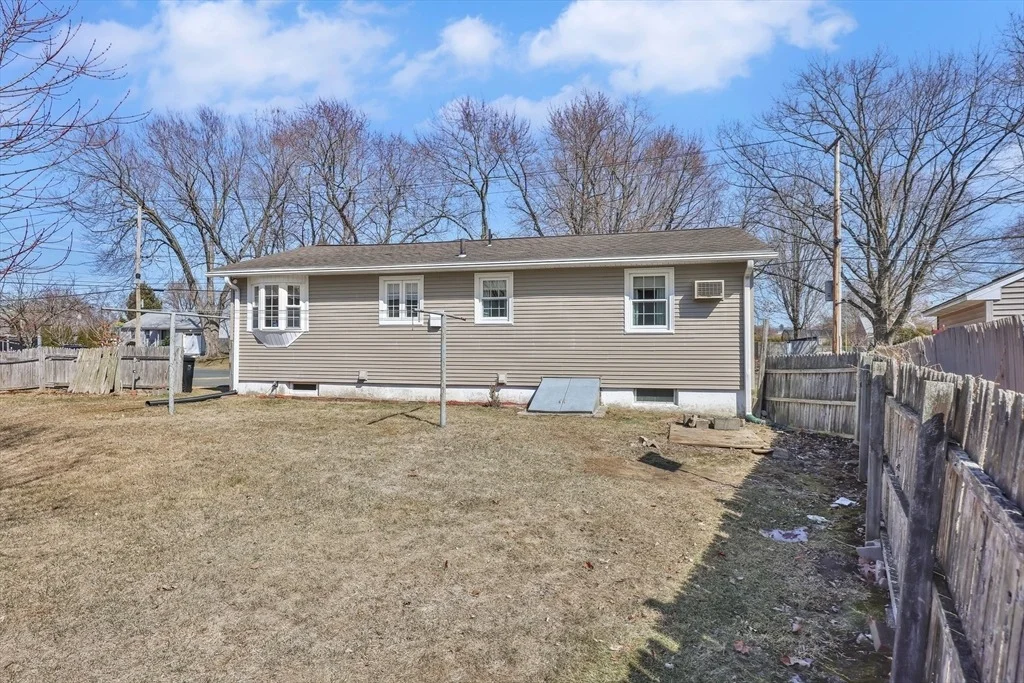 Photo of 380 Old Field Rd