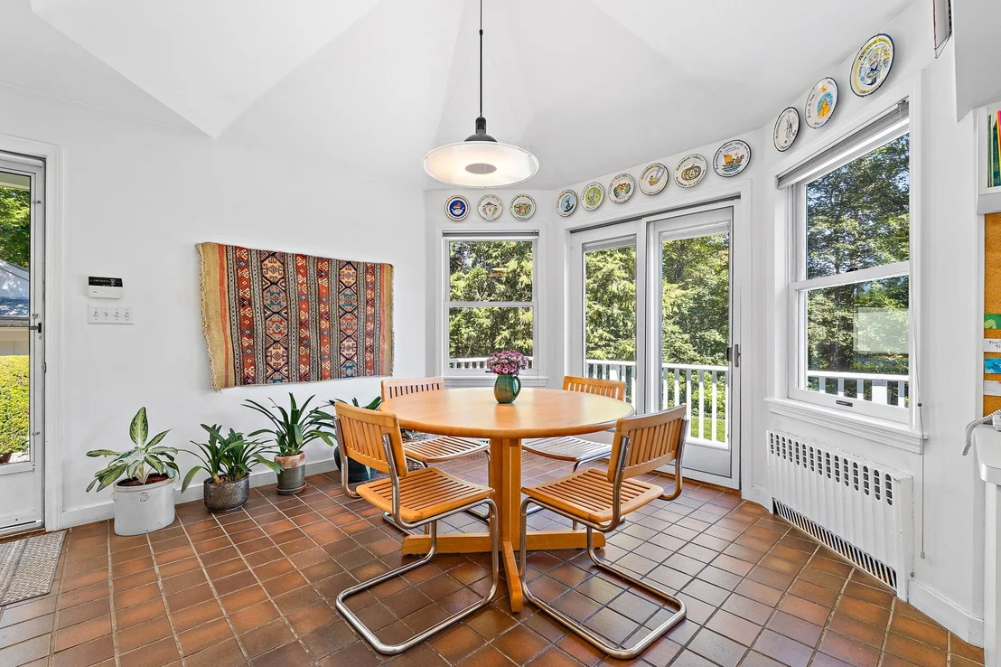 Photo of 8 Oakmount Circle
