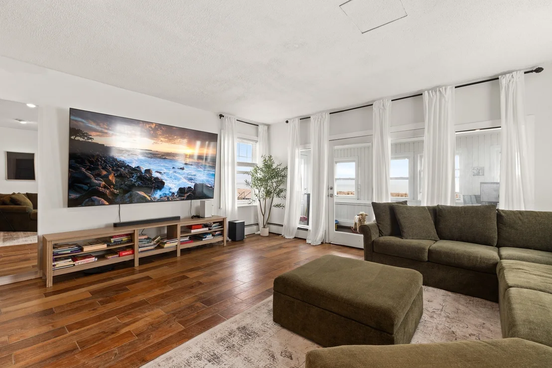 Photo of 129 Strandway