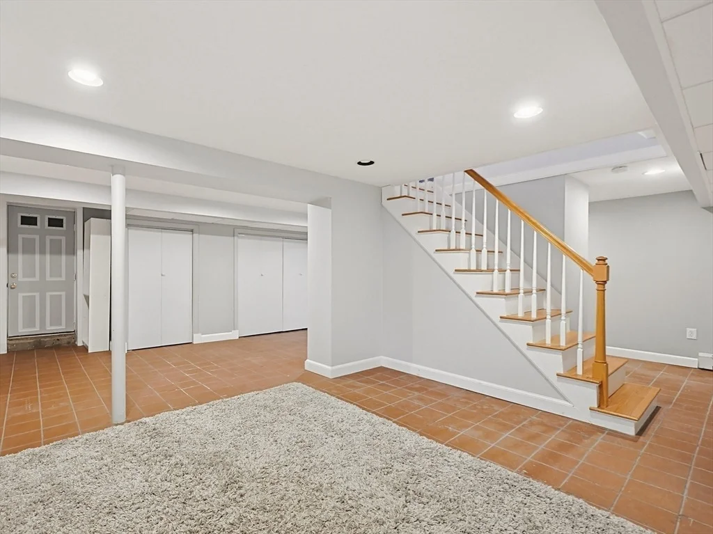 Photo of 4 Meadow Ln