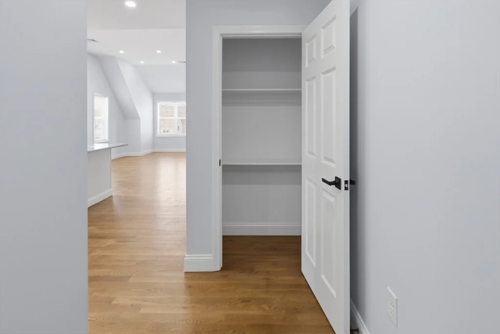 Photo of 489 Spring