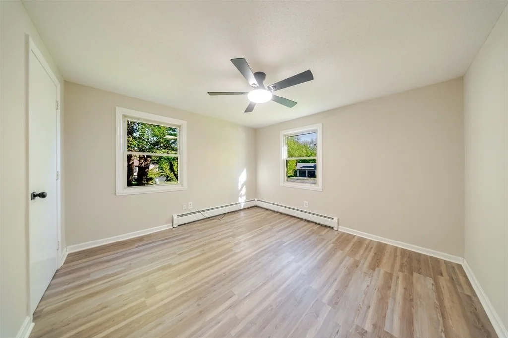 Photo of 20 Meadowbrook Dr