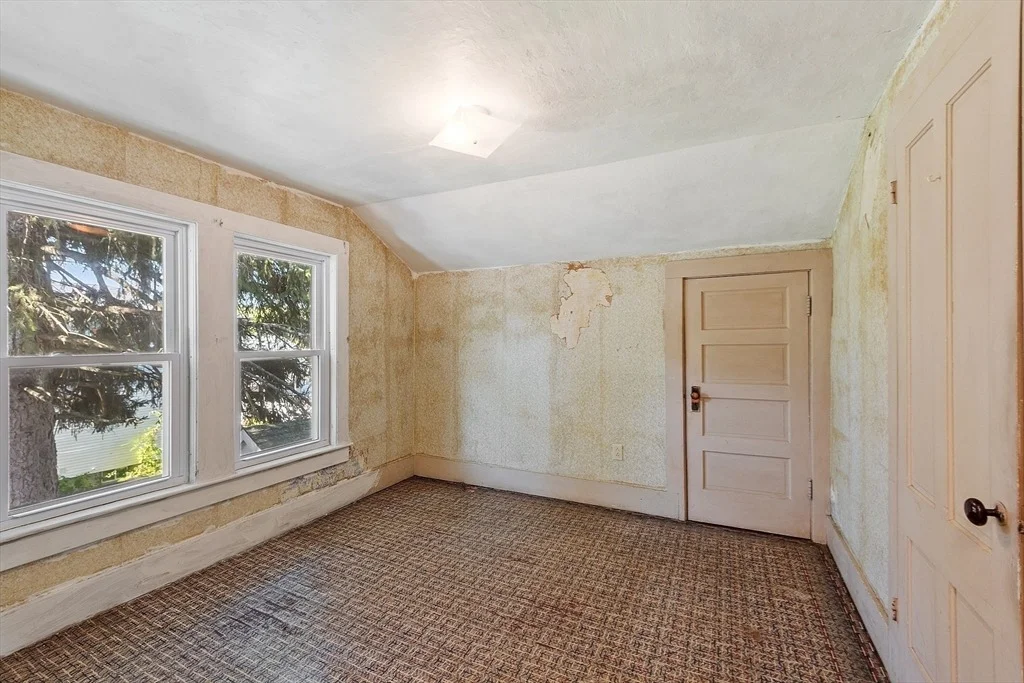 Photo of 33 West Meadow Road