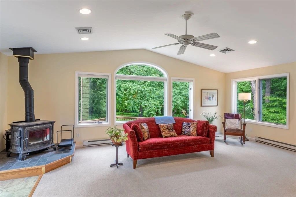 Photo of 54 Deepwoods Dr