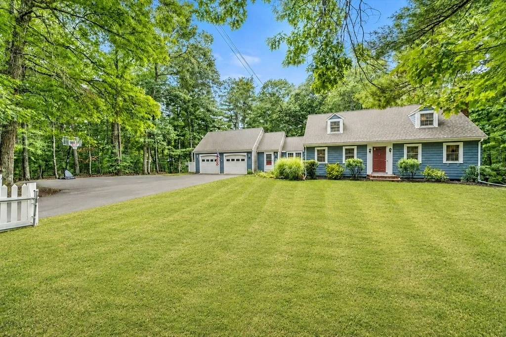 Photo of 595 Forest St