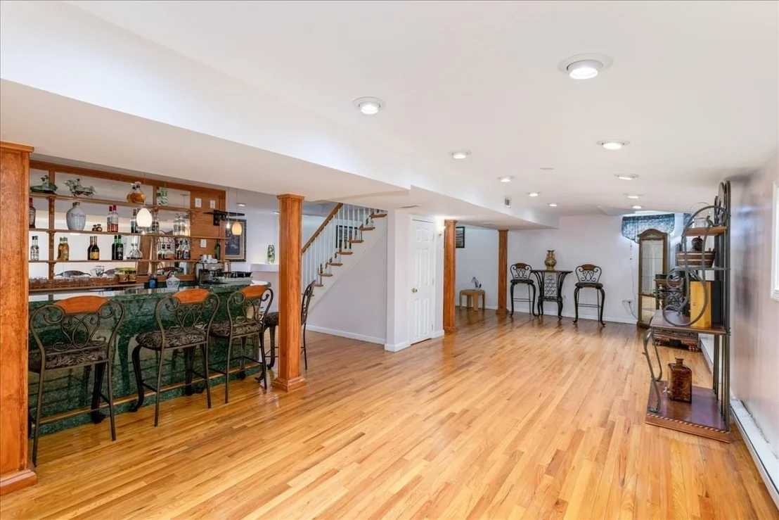 Photo of 8 Hunter Ave
