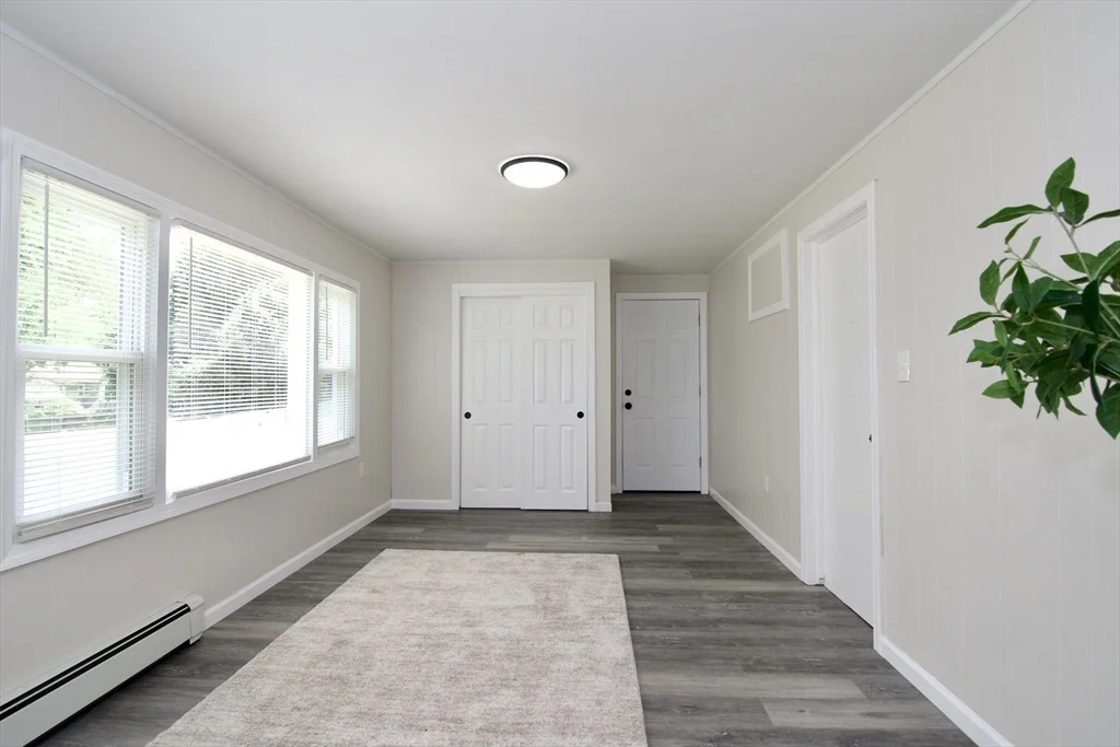 Photo of 25 W Crystal Brook Dr