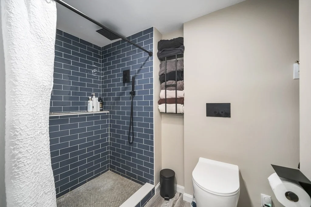 Photo of 76 Maplewood Cir