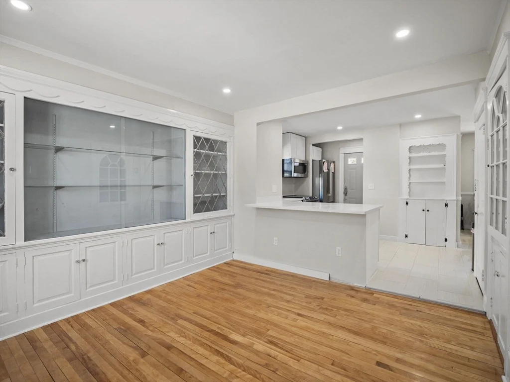 Photo of 329 Burncoat Street