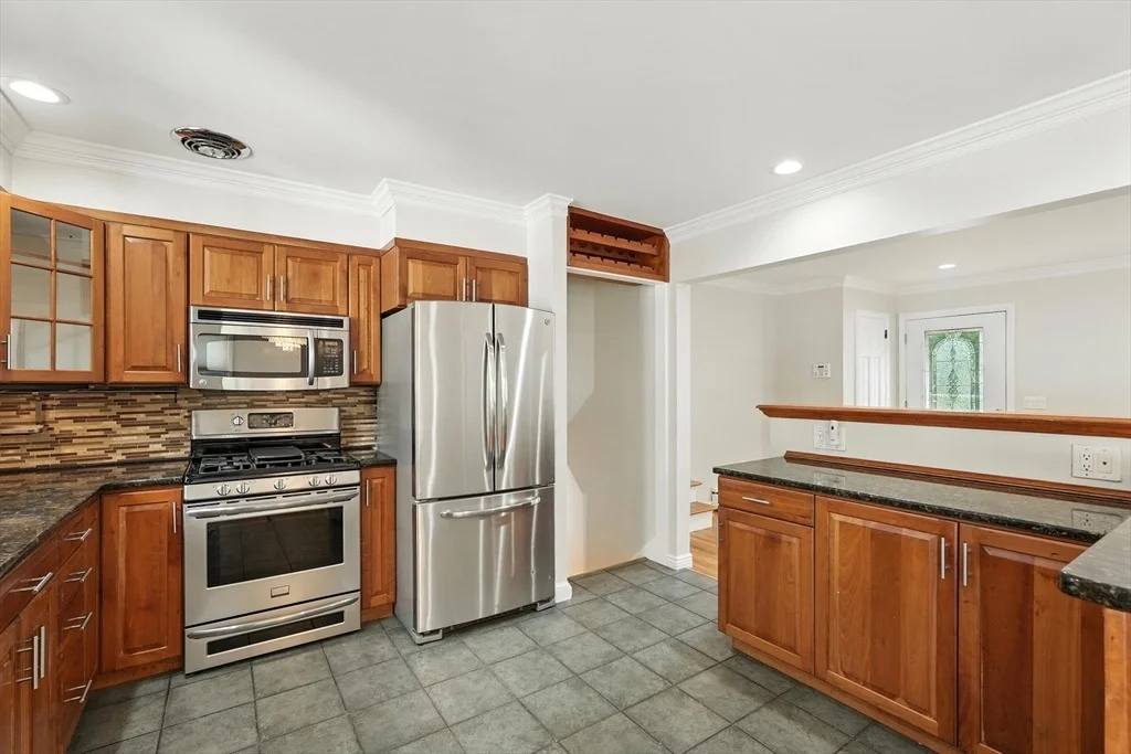 Photo of 15 Oak Bluff Cir