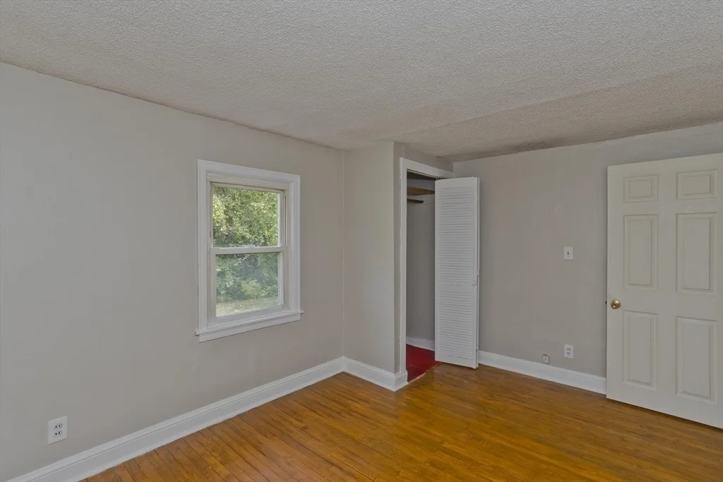 Photo of 351 Apremont Hsy