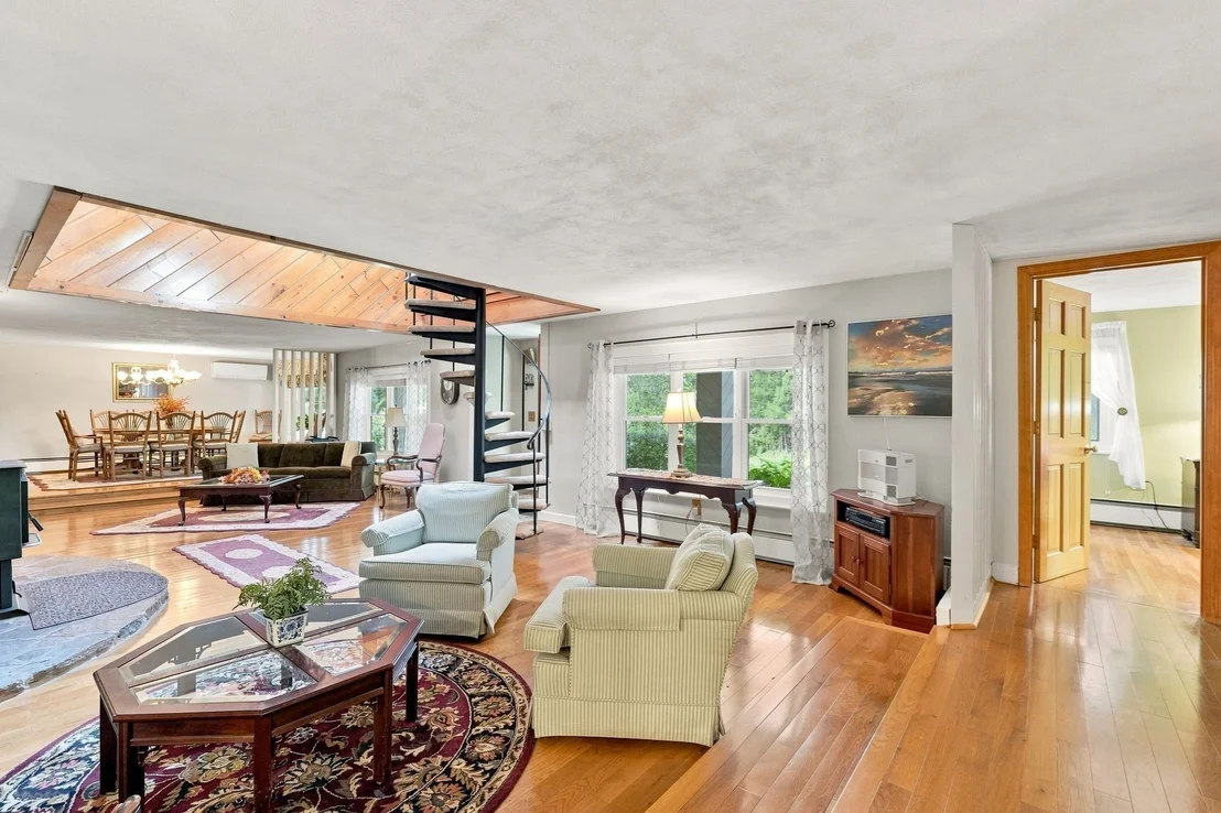 Photo of 6 Ragged Hill Rd