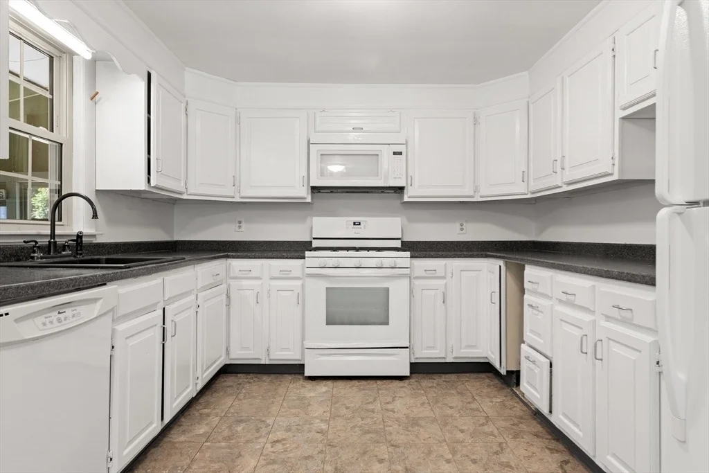 Photo of 30 Fenno Dr