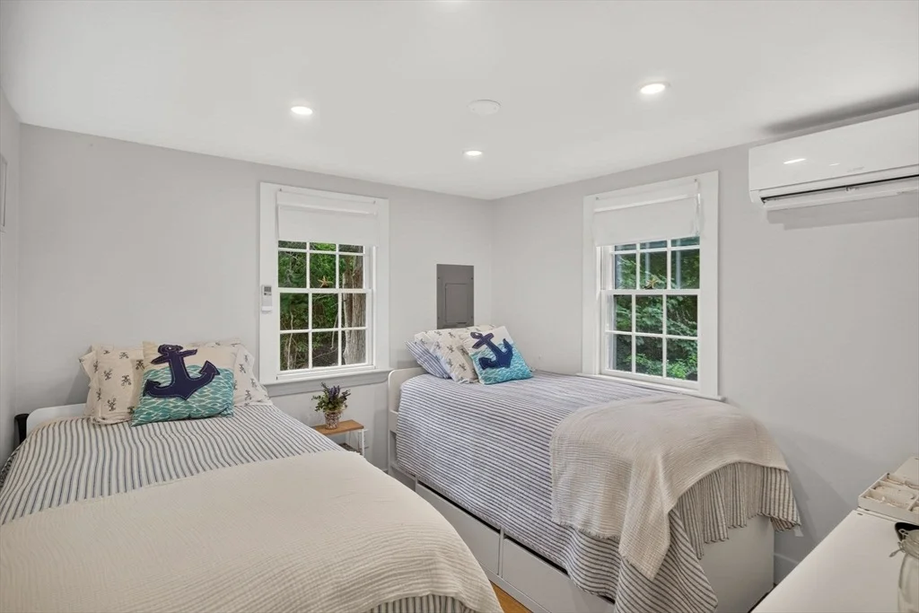 Photo of 130 Spring Ln