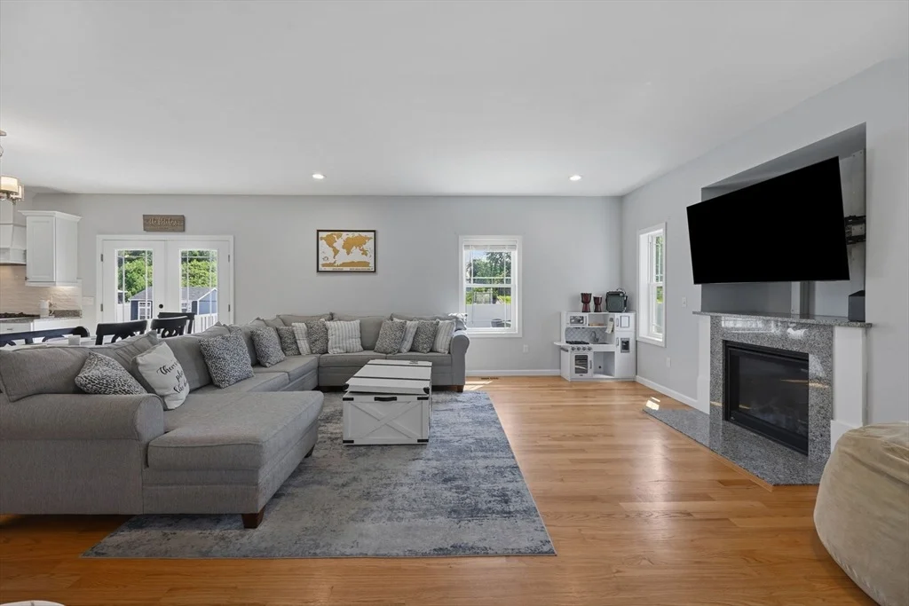 Photo of 51 Elaine Cir
