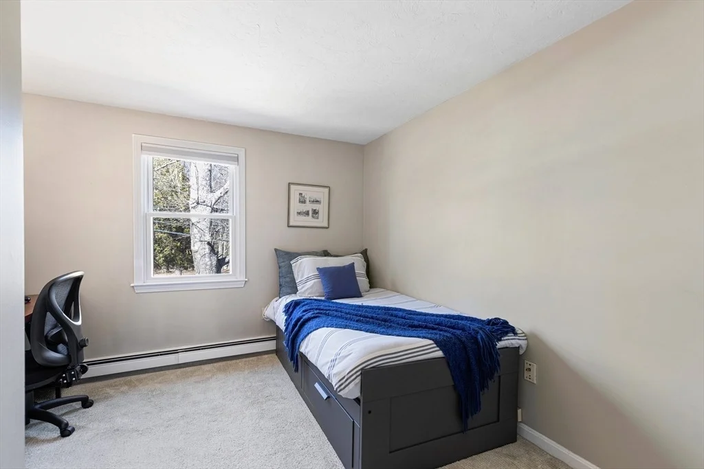 Photo of 886 Salem End Rd