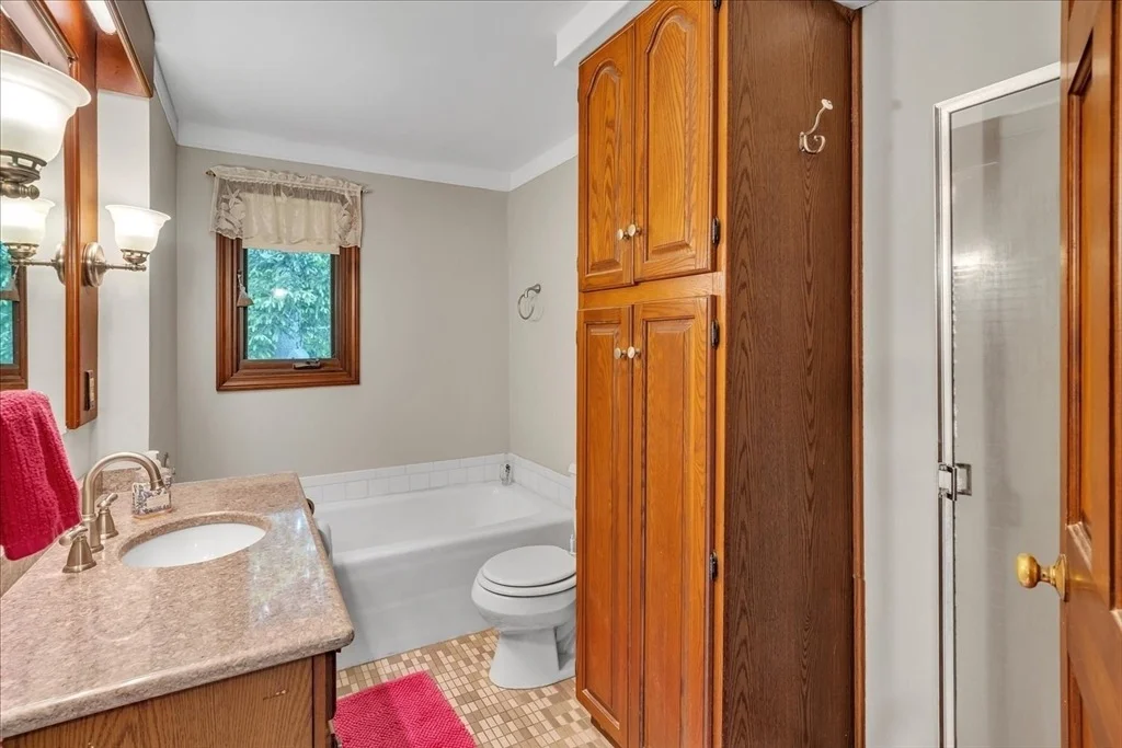 Photo of 376 Parkside Dr